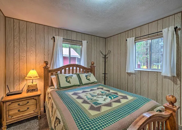 2 Cozy Island Park Cabins With Near The Lake!